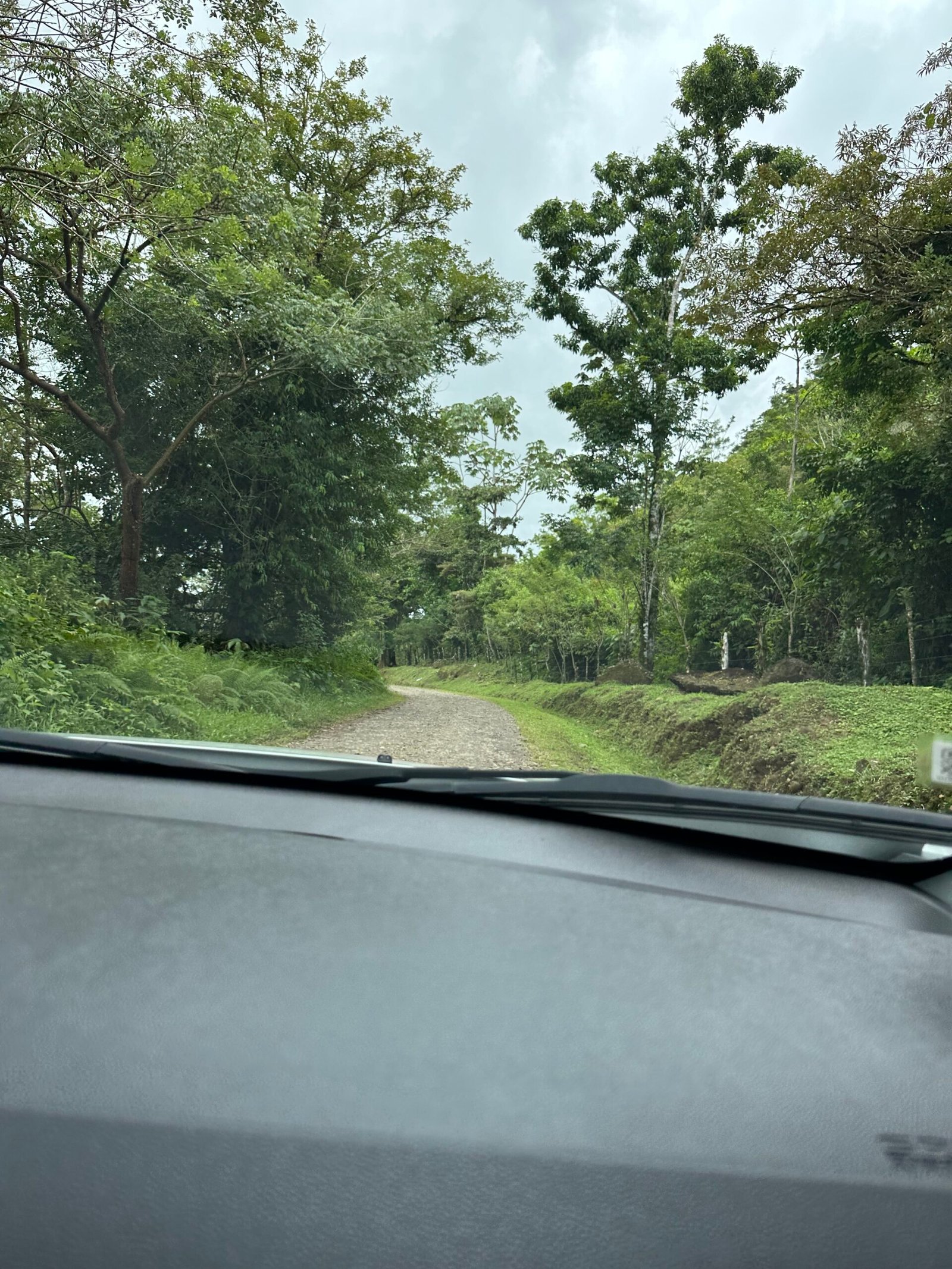 Roads in costa rica, dirt road